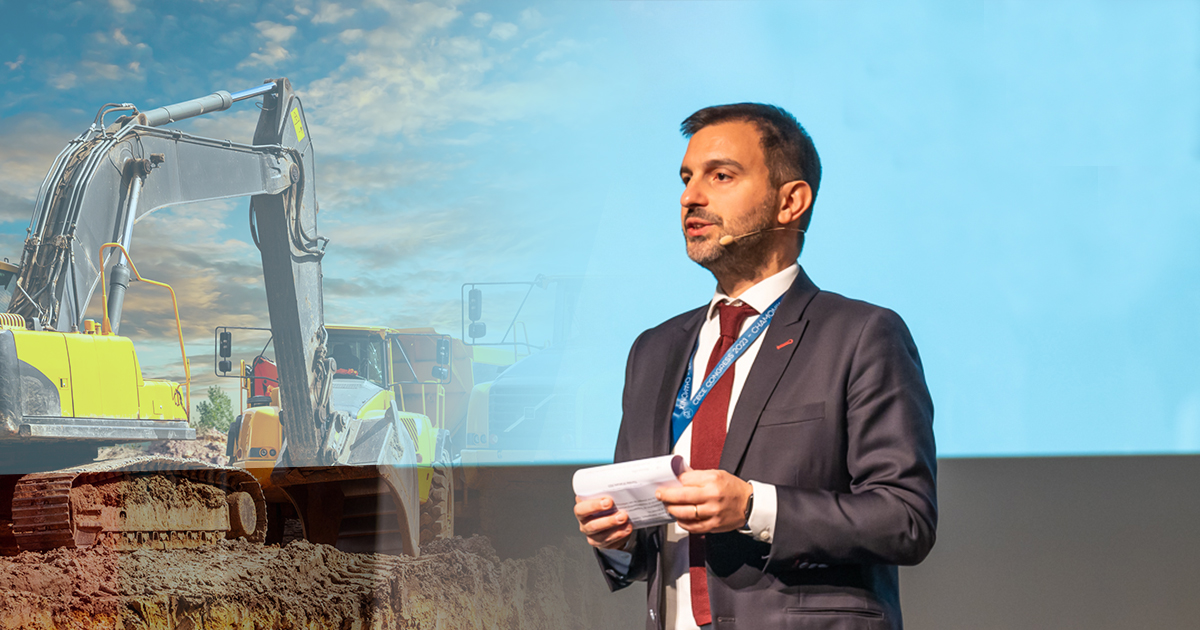 Riccardo Viaggi speaking at the CECE convention in Chamonix in 2023